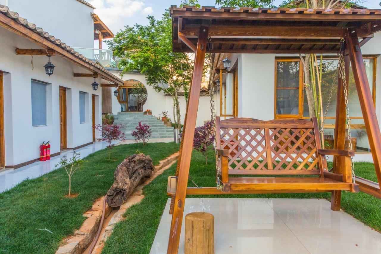 Swallow Nest Guesthouse Кунмин Екстериор снимка