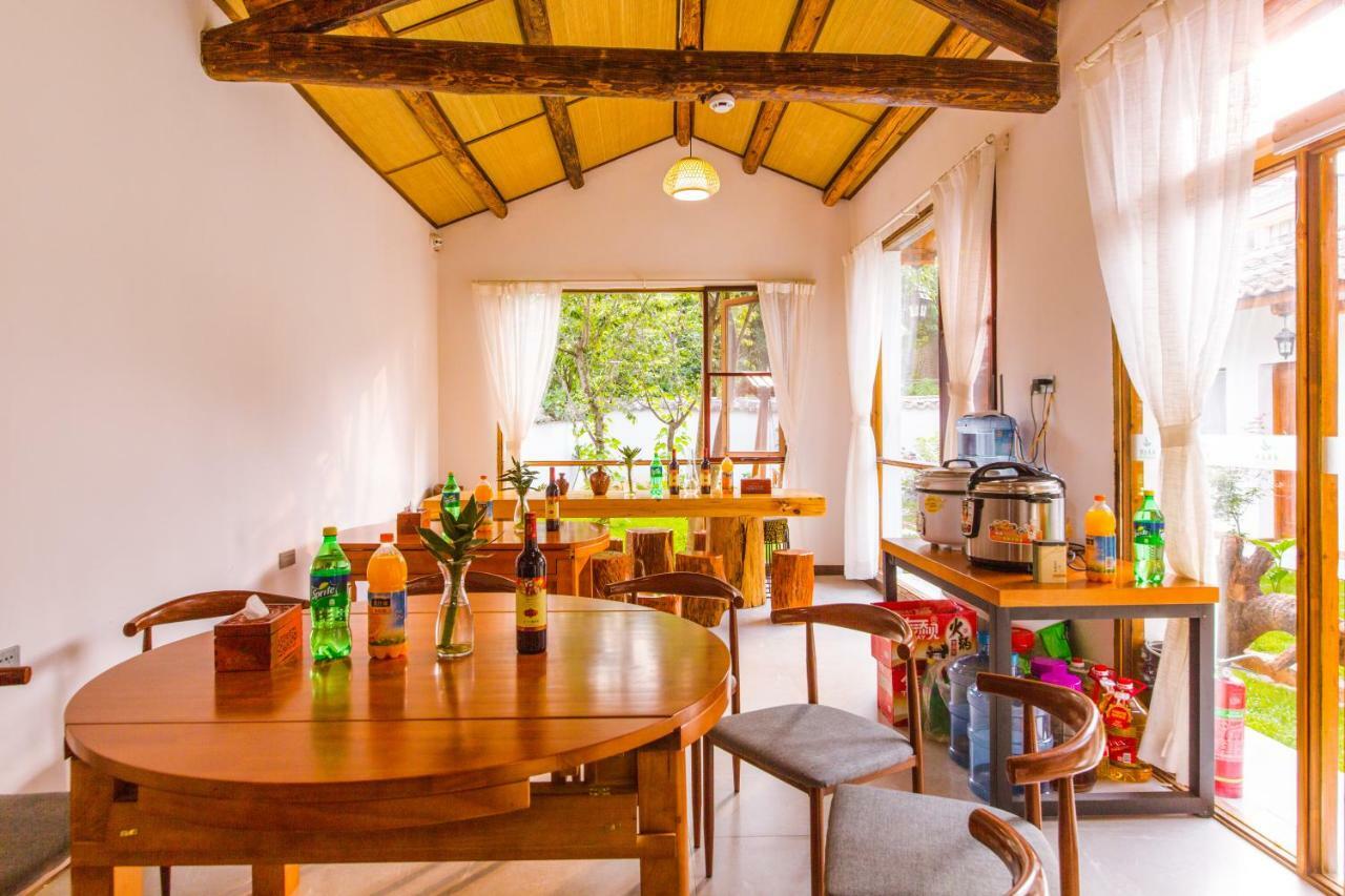 Swallow Nest Guesthouse Кунмин Екстериор снимка